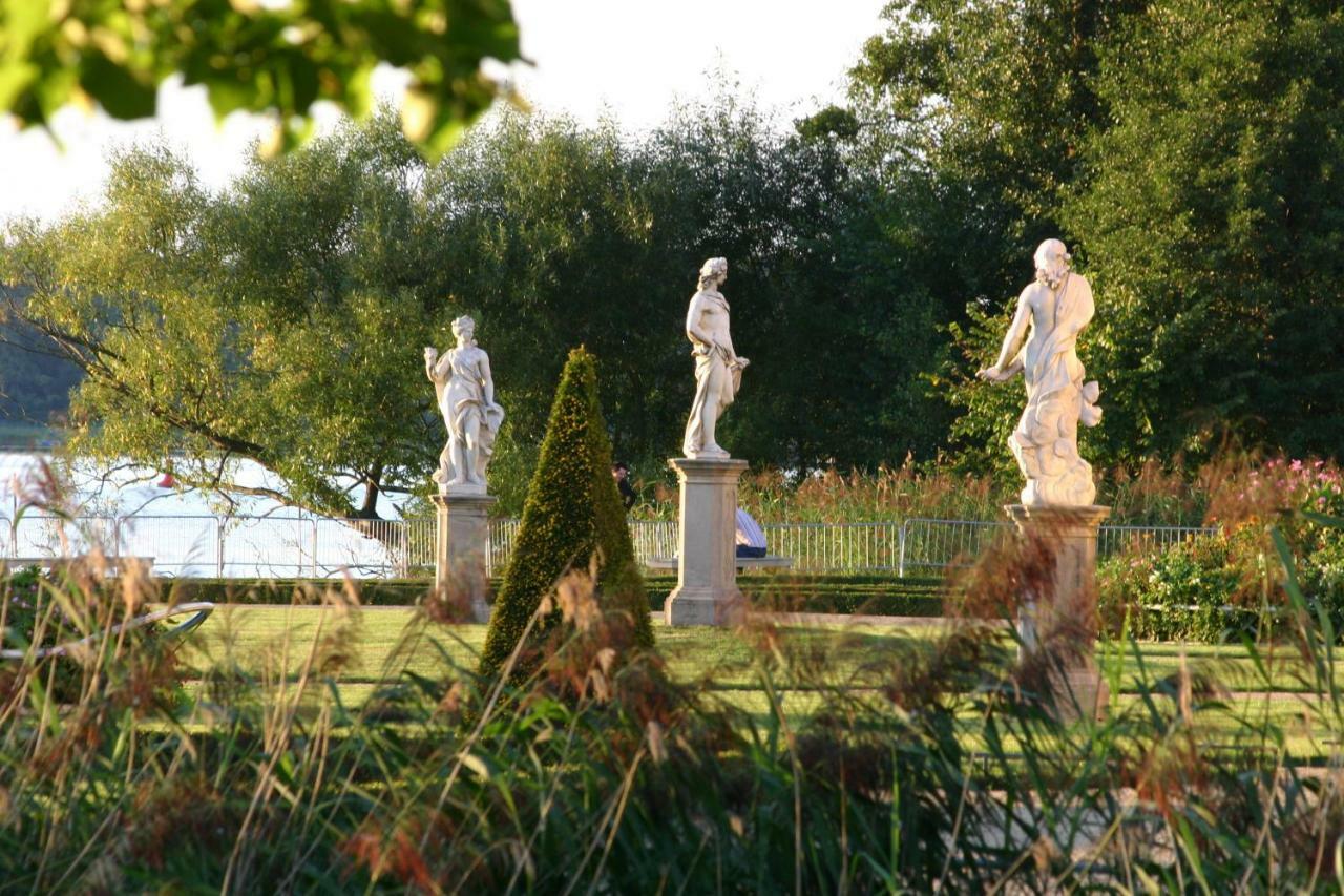 Marstall Im Schlosspark Rheinsberg Buitenkant foto